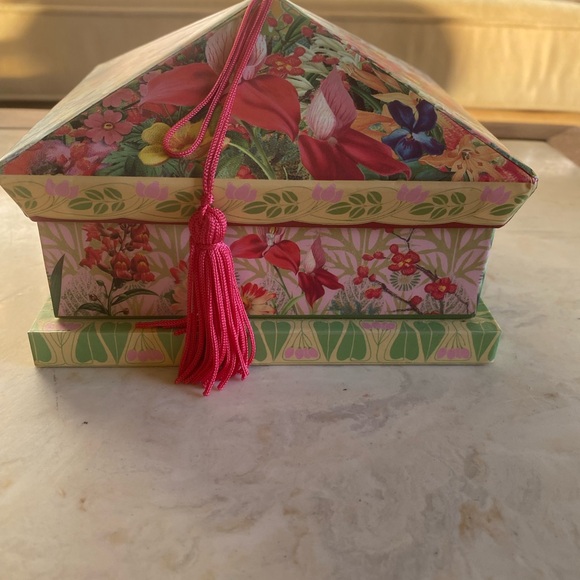 Punch Studio Other - Soap Floral House Shaped Box w/ 2 Lavender Soap Bars
